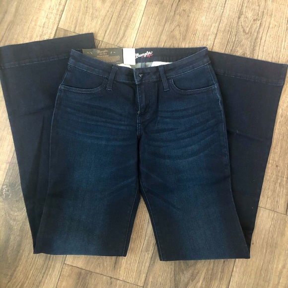 Wrangler Mae Flare - Picture 2 of 6